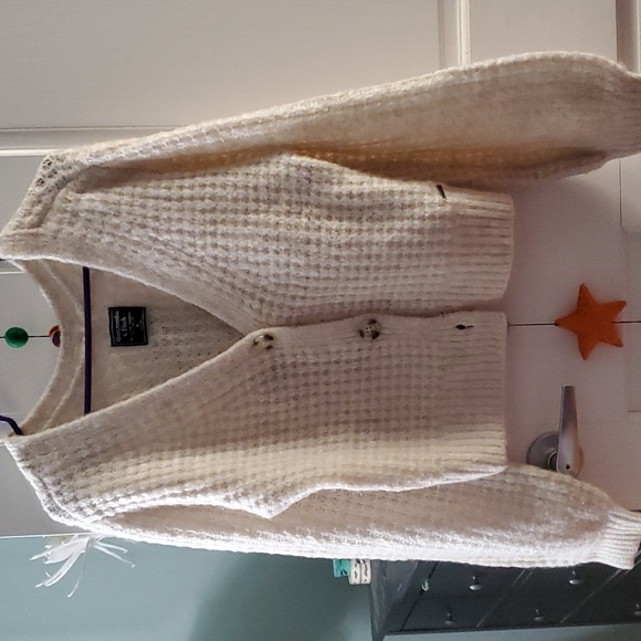 Abercrombie & Fitch Sweaters - Abercrombie vintage oversized cropped cardigan. Size M